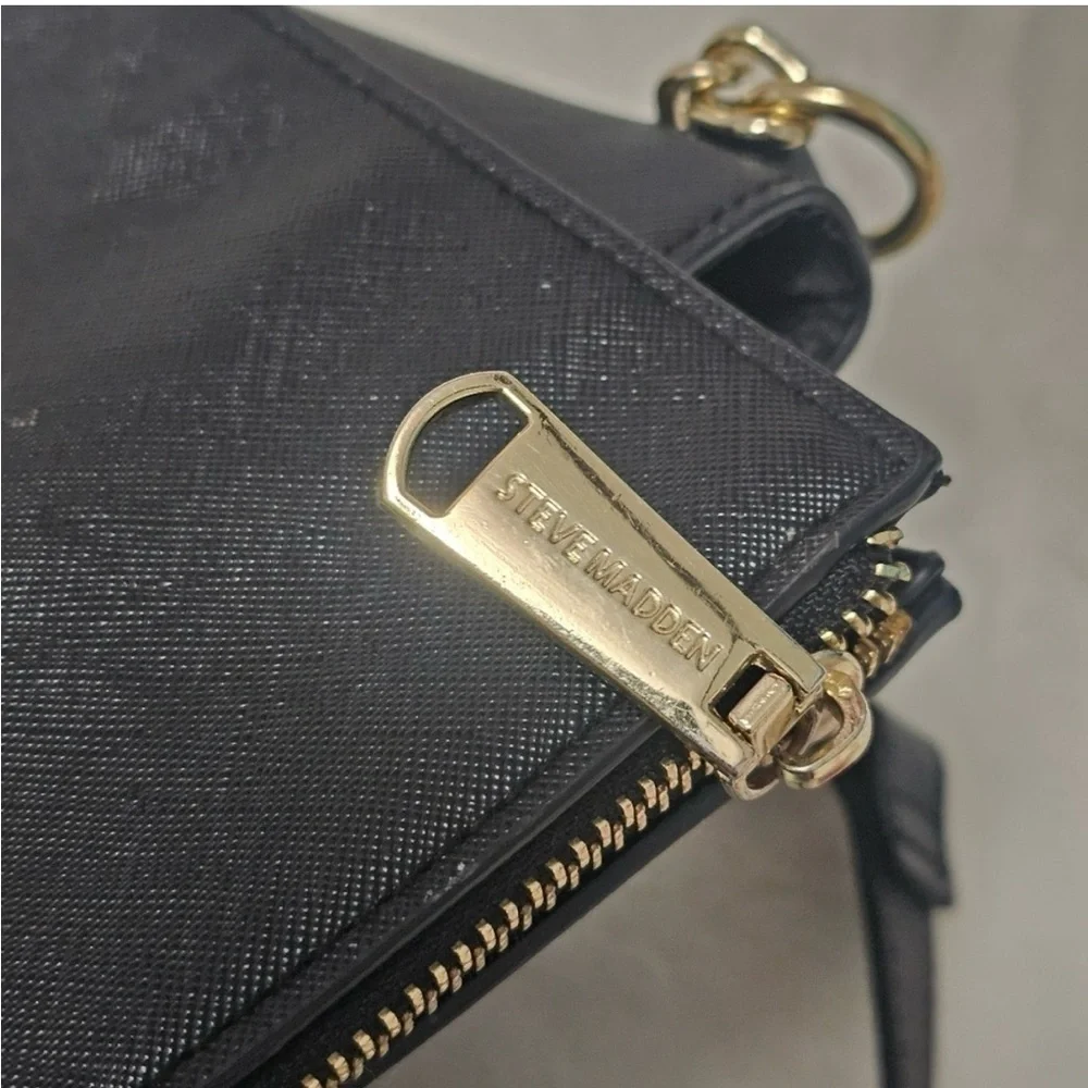 Steve Madden Elegant Black Crossbody Bag with Gold Chain